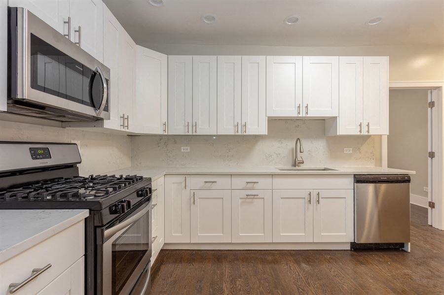 1209 E Madison Park/1210 E Hyde Park Blvd Apartments photo